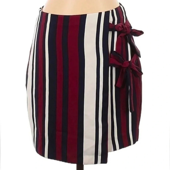 Express | Classic Stripes & Bows Wrap Mini Skirt Women’s Size 2 XS - Picture 3 of 4